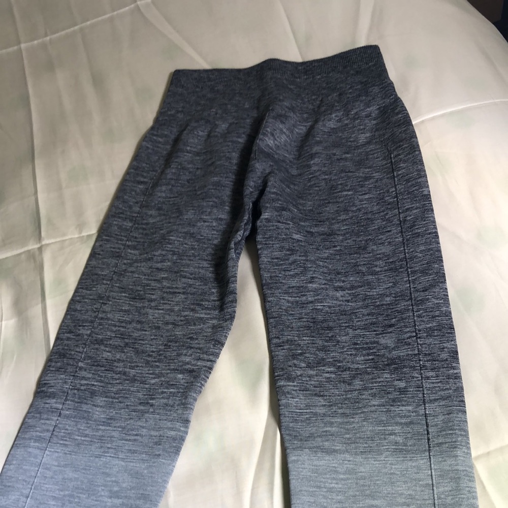 Lululemon - Picture 3 of 4
